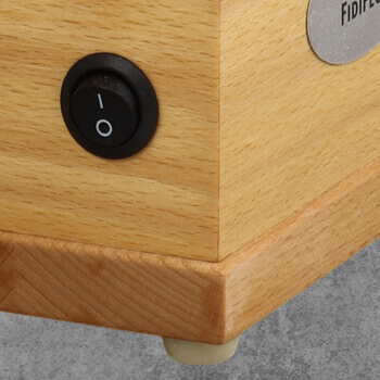 Der Schalter für die Getreidemühle links 
