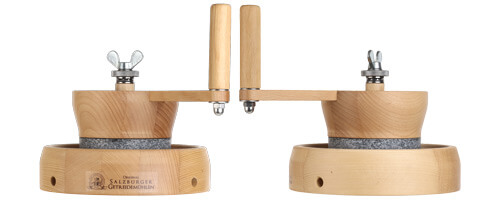 Salzburger Handgetreidemühle MH4 von Agrisan vorne und seitlich
