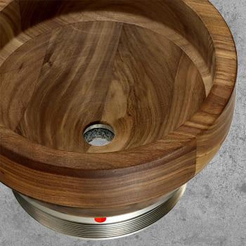 Der massive Trichter faßt bis zu 800 Gramm Getreide.