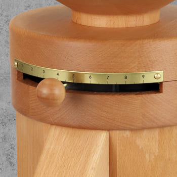 Einstellung der Mehlfeinheit am Hebel mit einer Skala von 1 -9 bei Oktagon 1