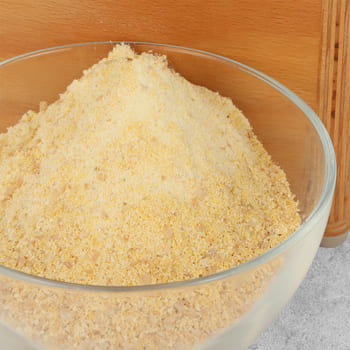 Selbst die großen, harten Kichererbsen werden auch fein gemahlen.