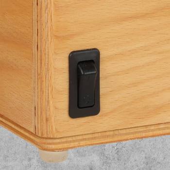 Der einfache Kippschalter so schlicht im Design wie die ganze Getreidemühle 